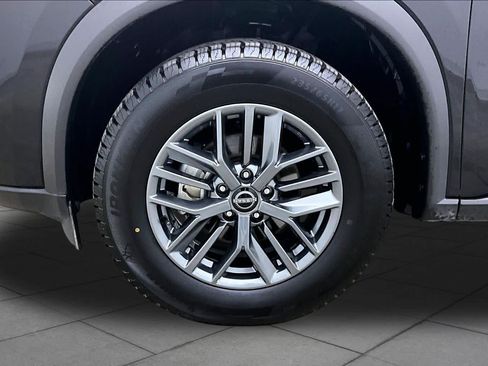 Used 2024 Nissan Rogue S FWD image 11