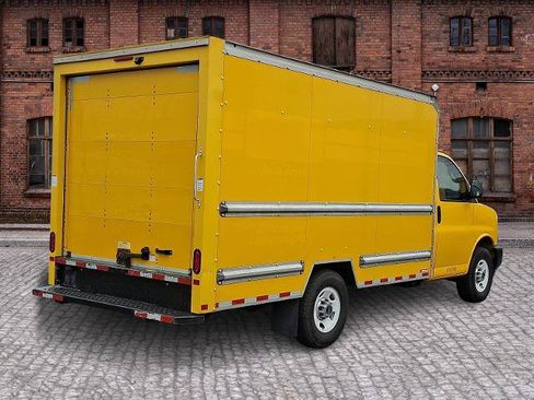 Used 2021 GMC Savana 3500 w/ Power Convenience Package RWD image 4