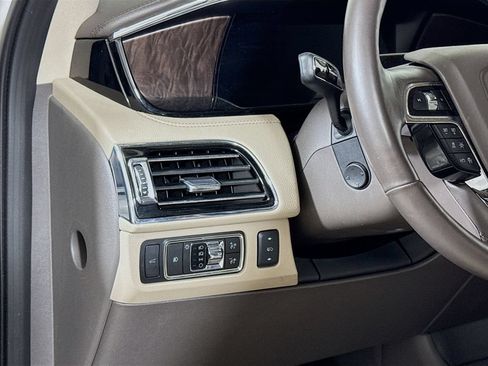 Used 2023 Lincoln Navigator Reserve AWD/4WD image 8