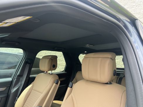 Used 2025 Land Rover Discovery Dynamic SE AWD/4WD image 20