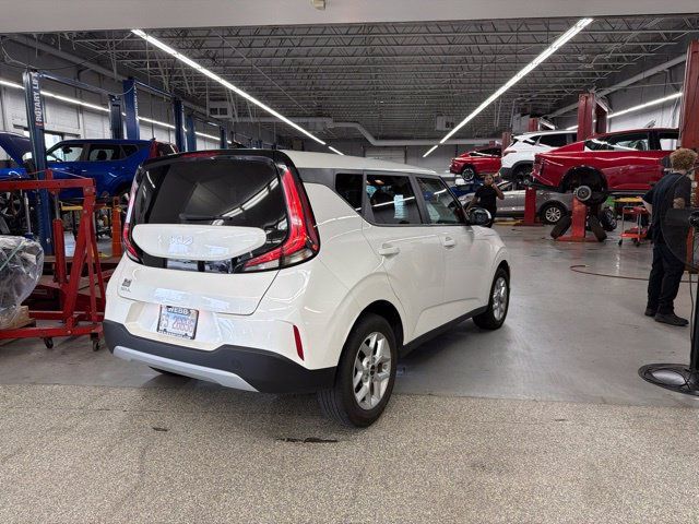 Certified 2024 Kia Soul LX w/ Option Group 015 FWD image 11