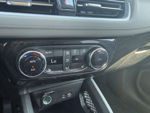 Used 2024 Chevrolet TrailBlazer LT w/ Convenience Package FWD image 18