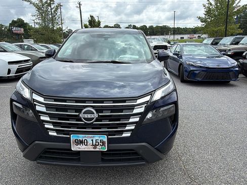 Used 2024 Nissan Rogue SV AWD/4WD image 3