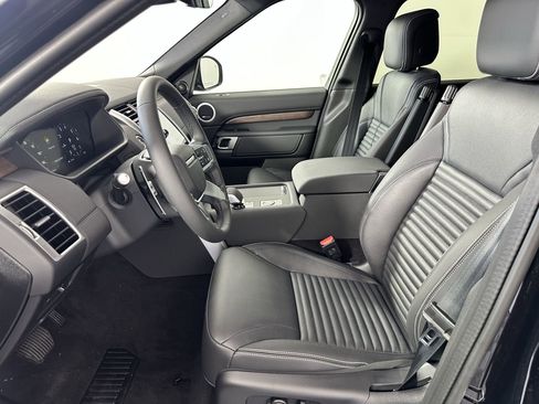Used 2025 Land Rover Discovery S AWD/4WD image 4