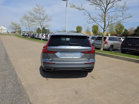 Used 2021 Volvo V60 T5 Cross Country w/ Climate Package AWD/4WD image 5