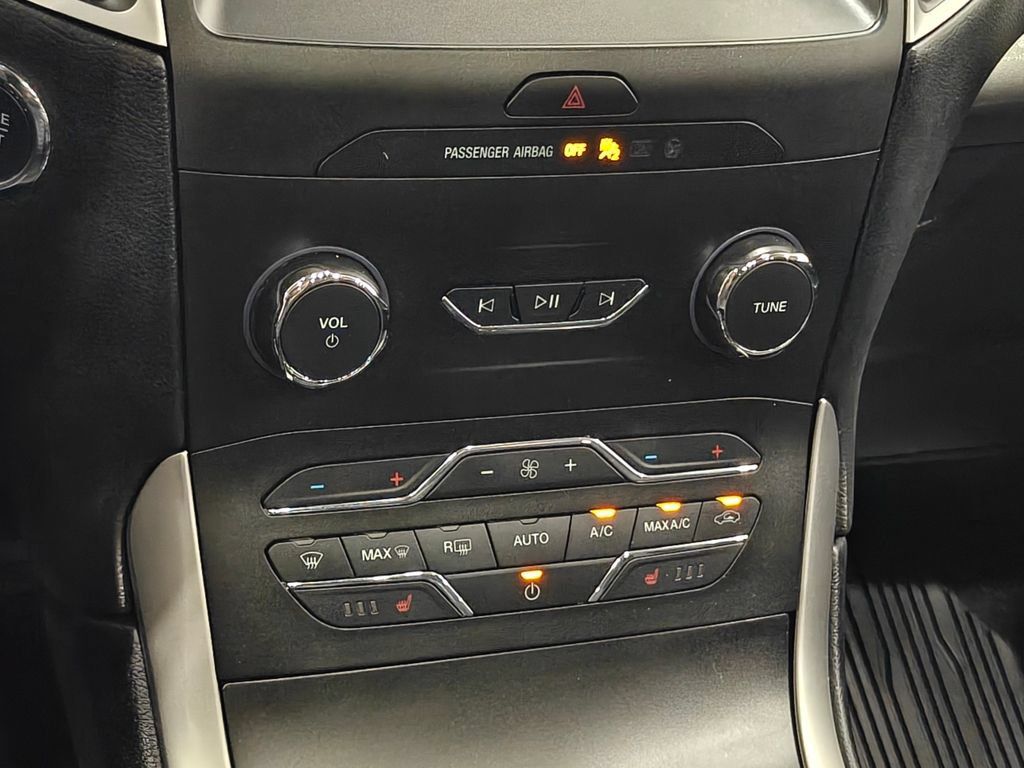 Used 2019 Ford Edge SEL w/ Equipment Group 201A AWD/4WD image 9