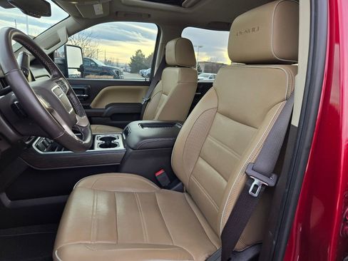 Used 2018 GMC Sierra 2500 Denali w/ Duramax Plus Package image 2