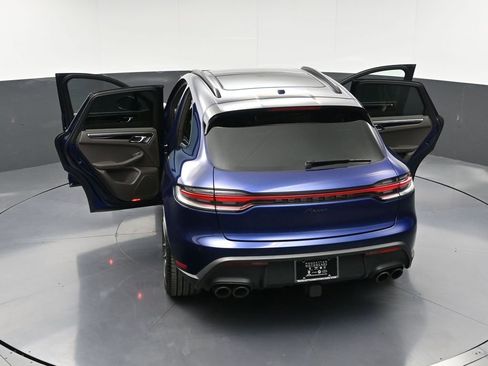 Certified 2025 Porsche Macan AWD/4WD image 35