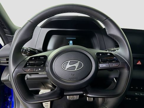 Used 2025 Hyundai Elantra Sport image 14