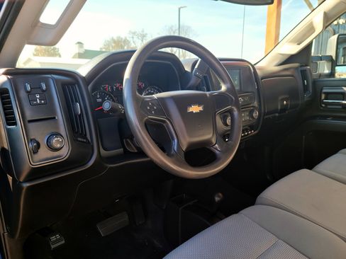 Used 2019 Chevrolet Silverado 3500 W/T w/ WT Convenience Package image 9