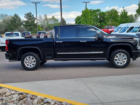 Used 2024 Chevrolet Silverado 2500 High Country w/ High Country Premium Package AWD/4WD image 2