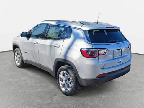 New 2026 Jeep Compass Latitude image 7