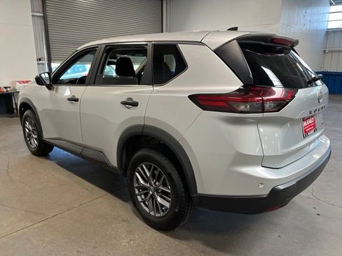 Used 2024 Nissan Rogue S AWD/4WD image 5