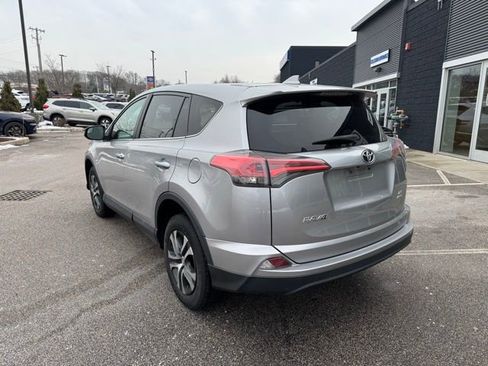 Used 2018 Toyota RAV4 LE image 7