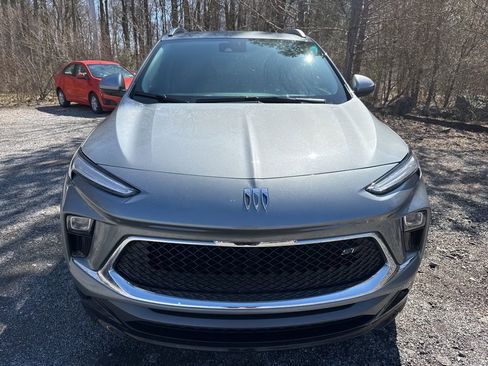 Used 2024 Buick Encore GX Sport Touring image 2