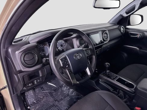 Used 2019 Toyota Tacoma TRD Off-Road w/ Technology Package AWD/4WD image 10