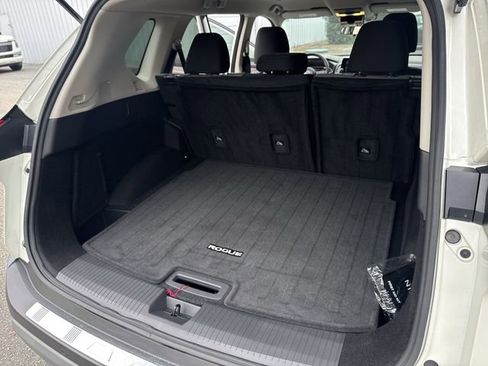 Used 2023 Nissan Rogue SV image 12