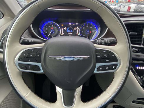 Used 2018 Chrysler Pacifica Limited w/ Tire & Wheel Group image 18