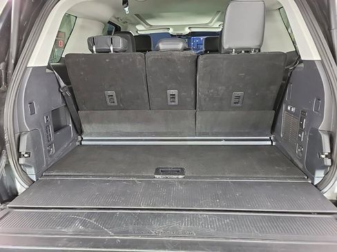 Used 2025 Ford Expedition Platinum image 13