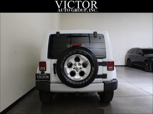 Used 2015 Jeep Wrangler Unlimited Sahara w/ Connectivity Group AWD/4WD image 9