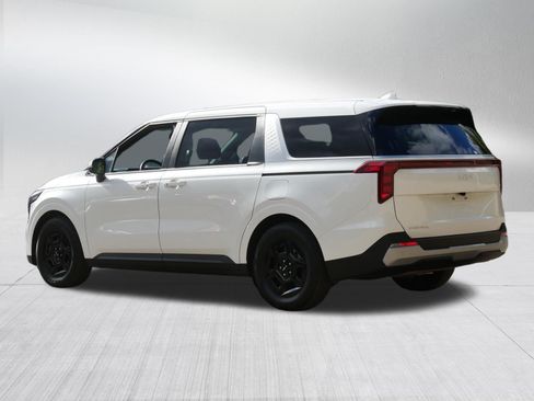 Certified 2026 Kia Carnival FWD image 5