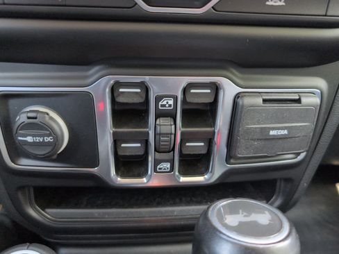 Used 2023 Jeep Wrangler Sahara w/ Cold Weather Group image 26