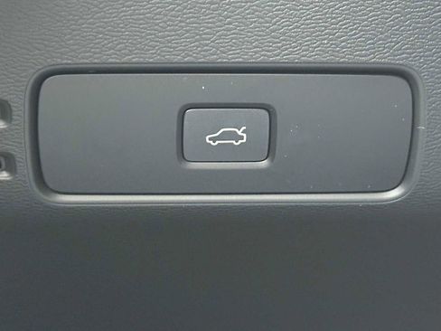 New 2026 Volvo XC40 B5 Ultra w/ Climate Package image 33