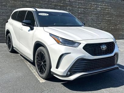 Used 2024 Toyota Highlander LE