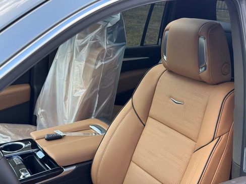 New 2026 Cadillac Escalade ESV Luxury w/ Touring Package image 16