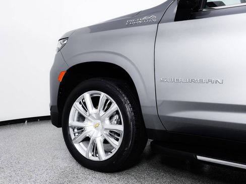 Used 2021 Chevrolet Suburban High Country AWD/4WD image 6