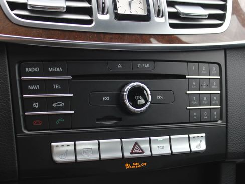 Used 2016 Mercedes-Benz E 350 4MATIC Sedan image 29