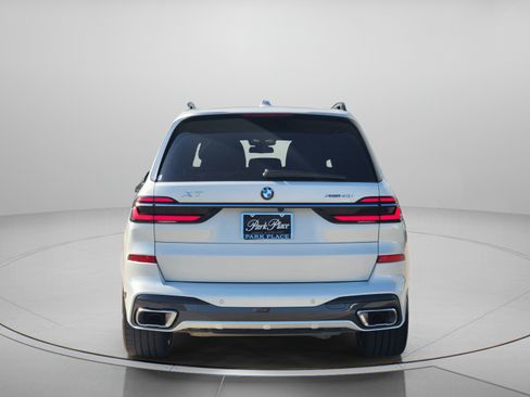Used 2025 BMW X7 xDrive40i w/ M Sport Package AWD/4WD image 4