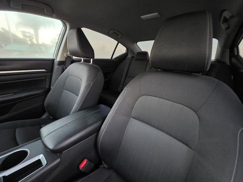 Used 2022 Nissan Altima 2.5 SV image 14