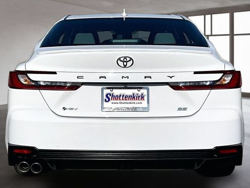 Used 2025 Toyota Camry SE w/ Convenience Package FWD image 5