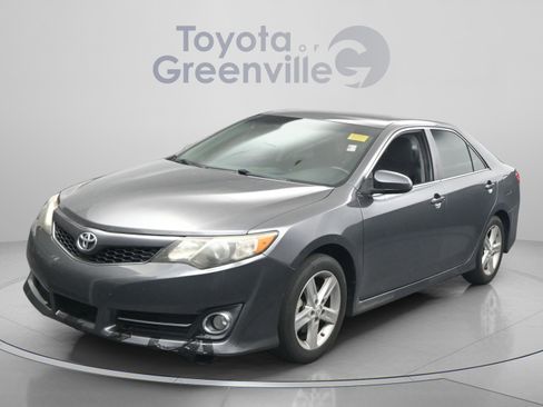 Used 2014 Toyota Camry SE FWD image 25