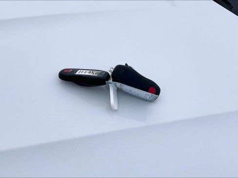 Used 2024 Porsche Macan image 12