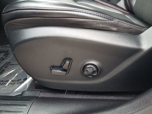 Used 2019 Jeep Cherokee Trailhawk AWD/4WD image 21