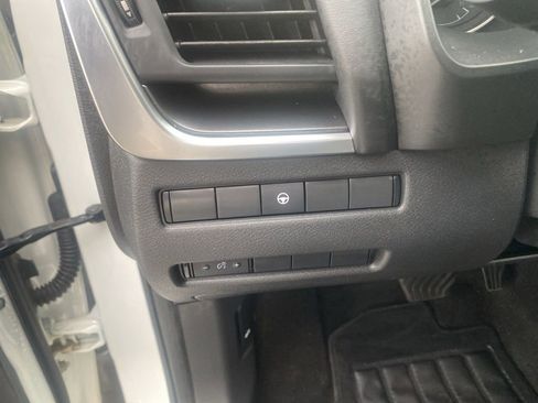 Used 2023 Nissan Rogue SV image 15