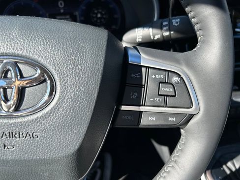 Used 2024 Toyota Highlander Limited image 26