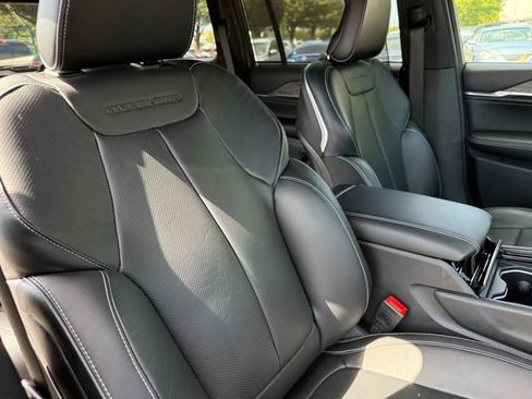 New 2025 Jeep Grand Cherokee Overland w/ Luxury Tech Group IV image 28