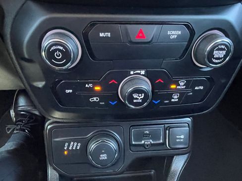 Used 2020 Jeep Renegade Altitude image 10