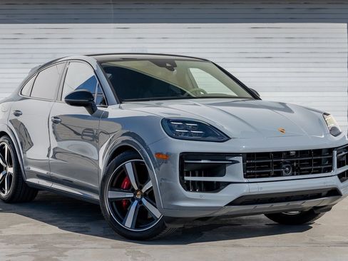 Certified 2025 Porsche Cayenne GTS image 10