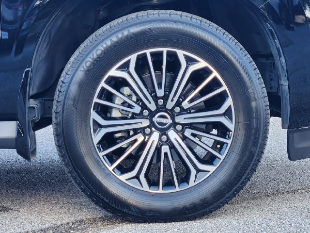Used 2025 Nissan Armada Platinum RWD image 11