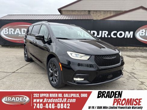 New 2026 Chrysler Pacifica Select image 1