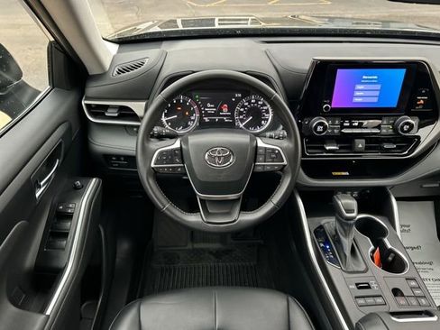 Used 2023 Toyota Highlander XLE image 24