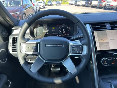 New 2025 Land Rover Discovery Dynamic SE image 24