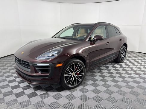 Certified 2024 Porsche Macan S AWD/4WD image 1