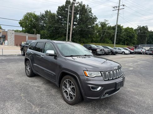 Used 2019 Jeep Grand Cherokee Overland AWD/4WD image 7