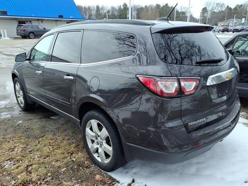 Used 2017 Chevrolet Traverse LT w/ Style and Technology Package image 3