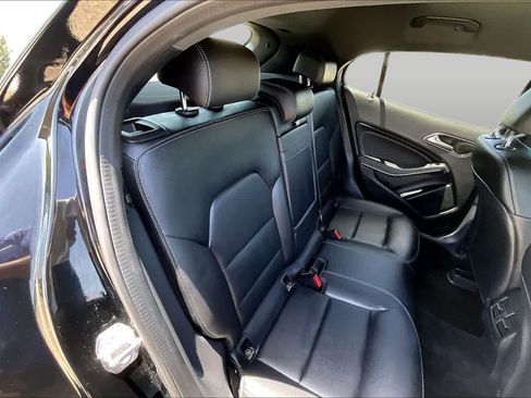 Used 2018 Mercedes-Benz GLA 250 w/ Premium Package image 19